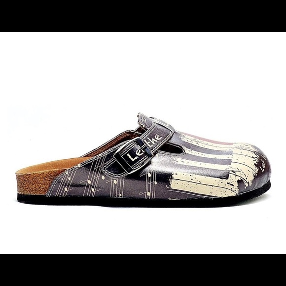 🆕NWOT...CALCEO Red/Blk/Wht Piano Pattern Clogs - Picture 10 of 16